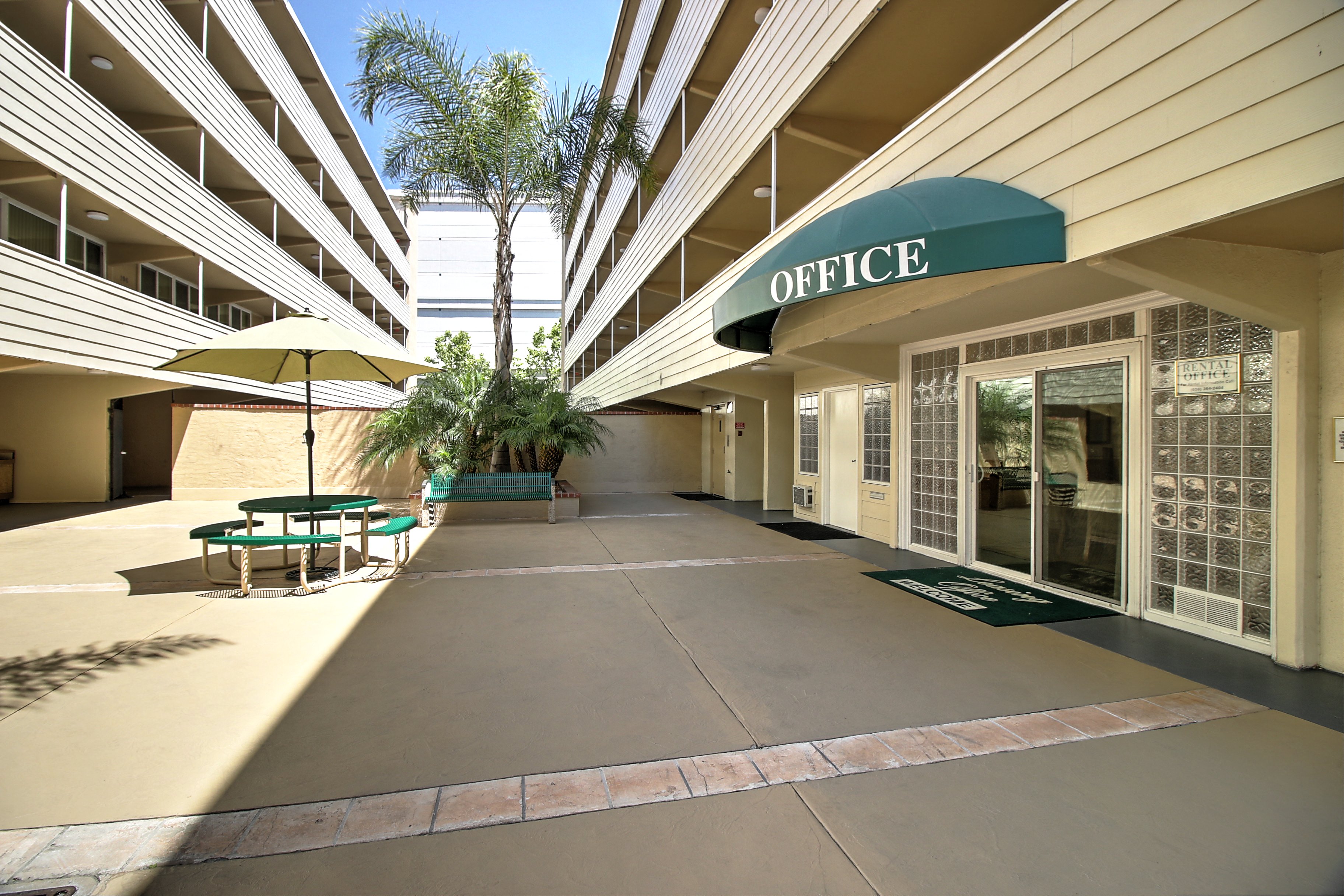 The Courtyard Apartments photo 3